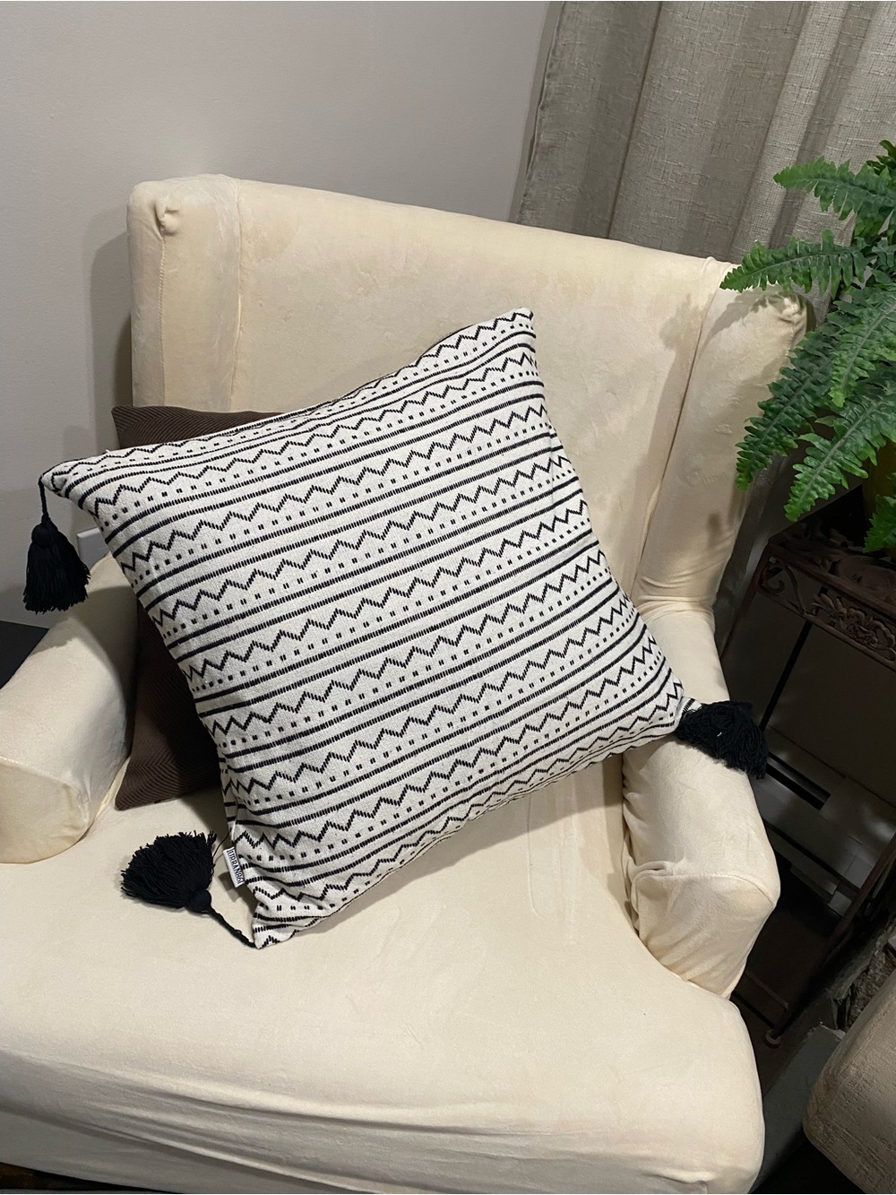Set of 4 throw pillow covers. Cream & black design. Tassels attached. 20 x20”